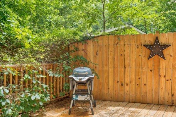 Treehouse Between Gatlinburg And Pigeon Forge. Pet Friendly! Luaran gambar