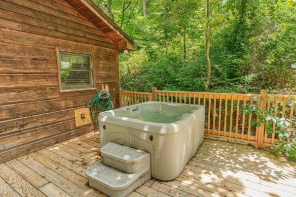 Treehouse Between Gatlinburg And Pigeon Forge. Pet Friendly! Luaran gambar